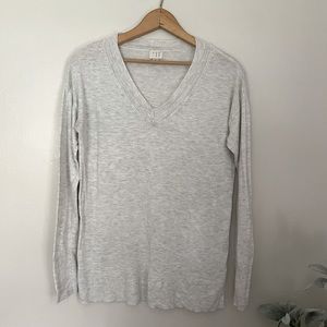 V-Neck Long Sleeve | Gray | Size Small
